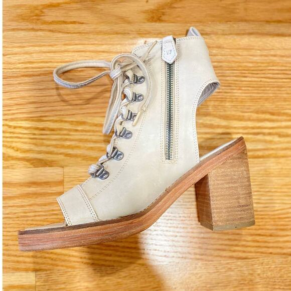 NWOB Vintage Foundry Odette Peep Toe Open Toe /Heel  Lace Up 7us Beige - Picture 1 of 9